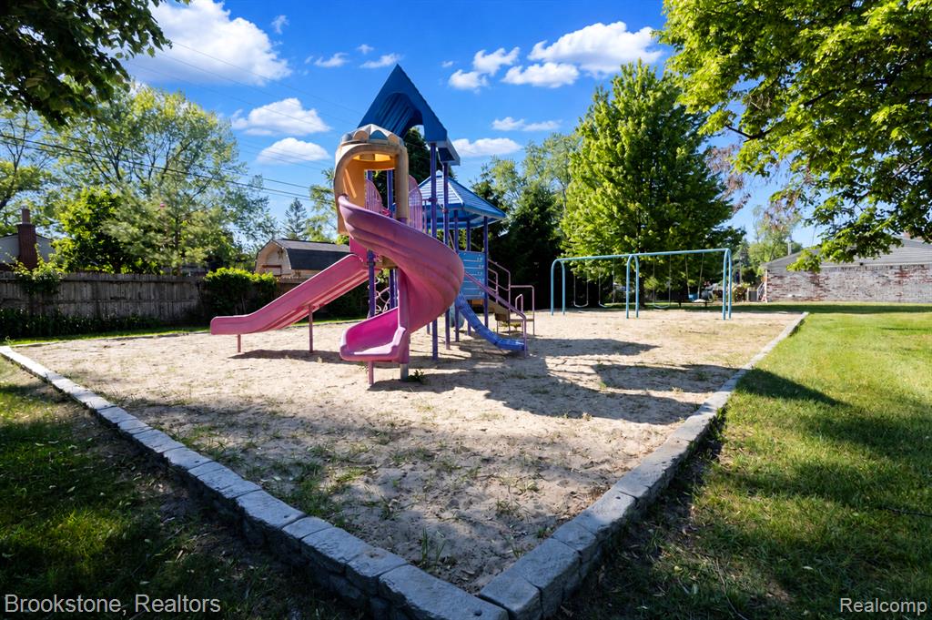 45745 Kensington, Utica, MI 48317 — Photo 16