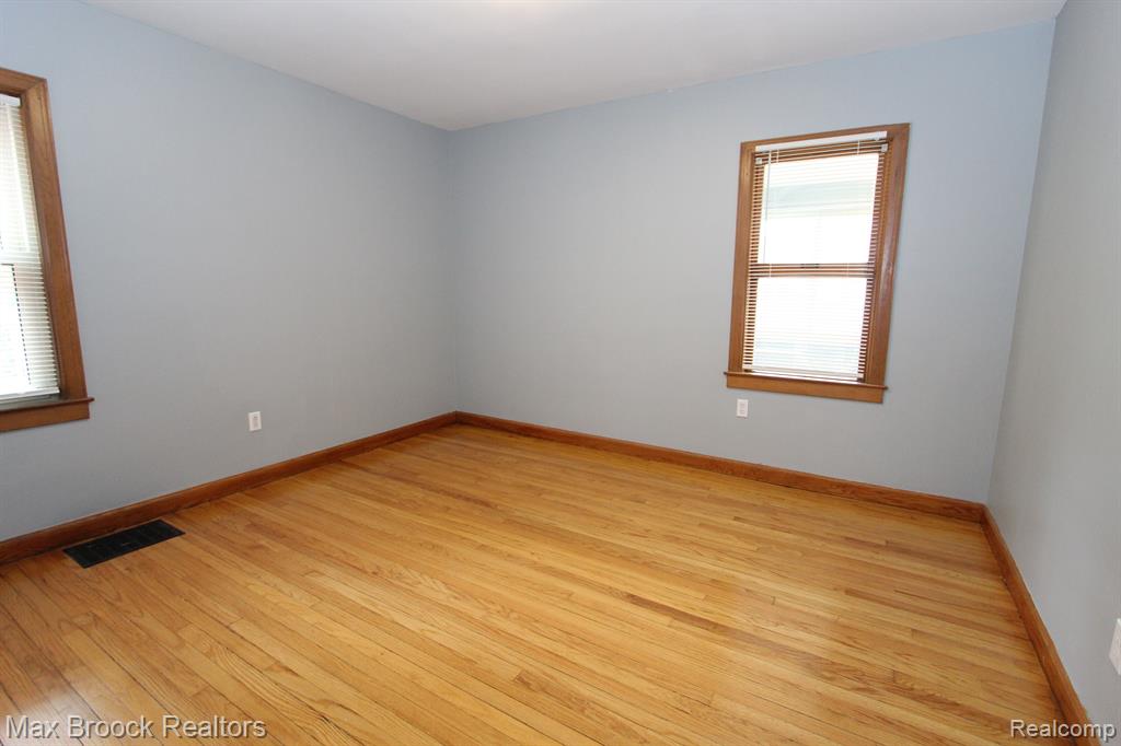 506 N NEWBURGH Road, Westland, MI — Photo 17