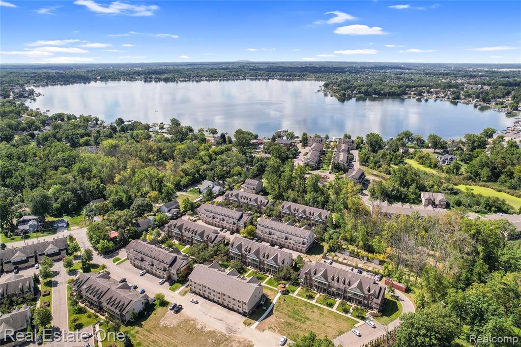 464 Old Pine Way, Walled Lake, MI 48390 — Photo 36