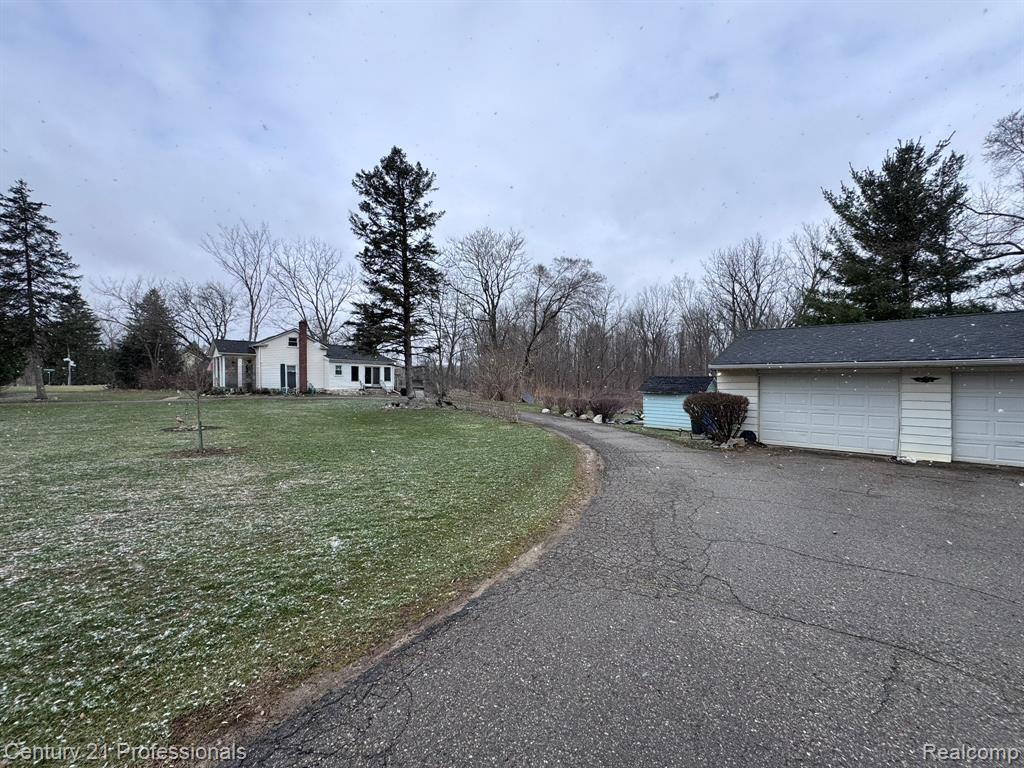 2021 W Rose Center Road, Holly, MI 48442 — Photo 10