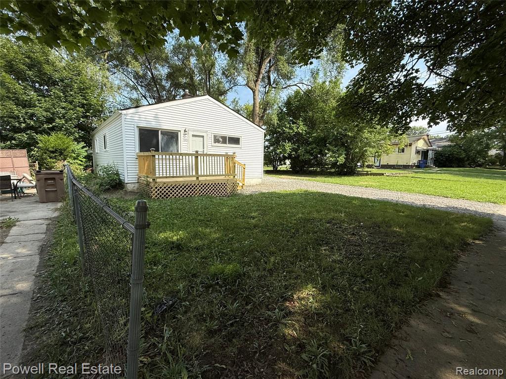 536 Emerson Avenue, Pontiac, MI 48342 — Photo 2