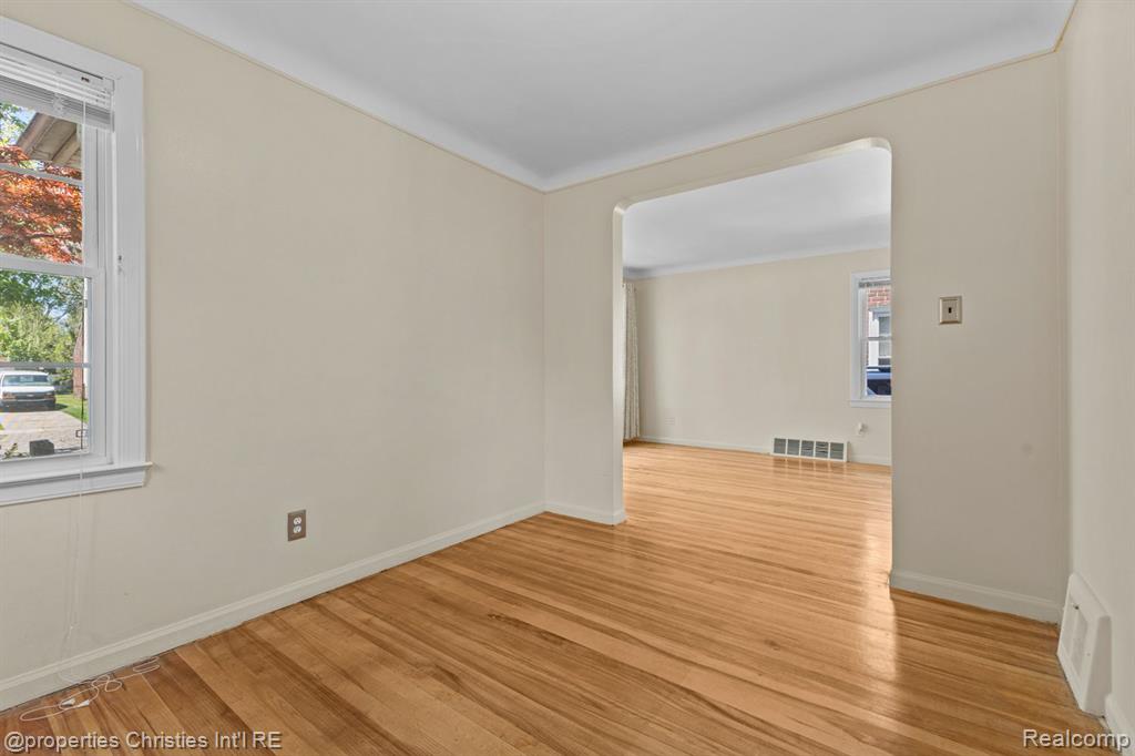 8442 HAZELTON Street, Dearborn Heights, MI 48127 — Photo 6