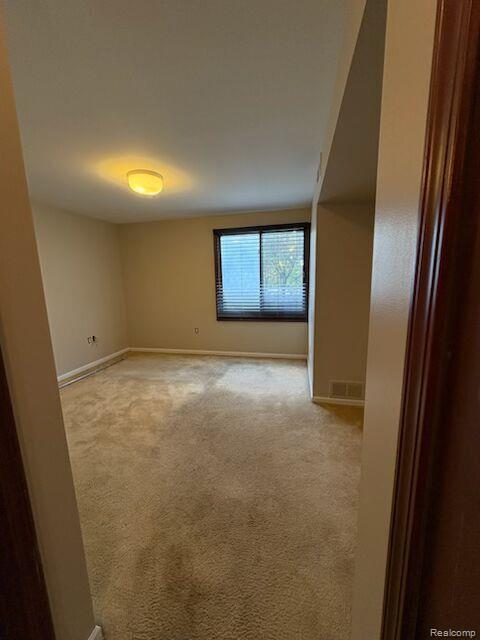 2465 Riverside Drive, 212, Trenton, MI 48183 — Photo 15