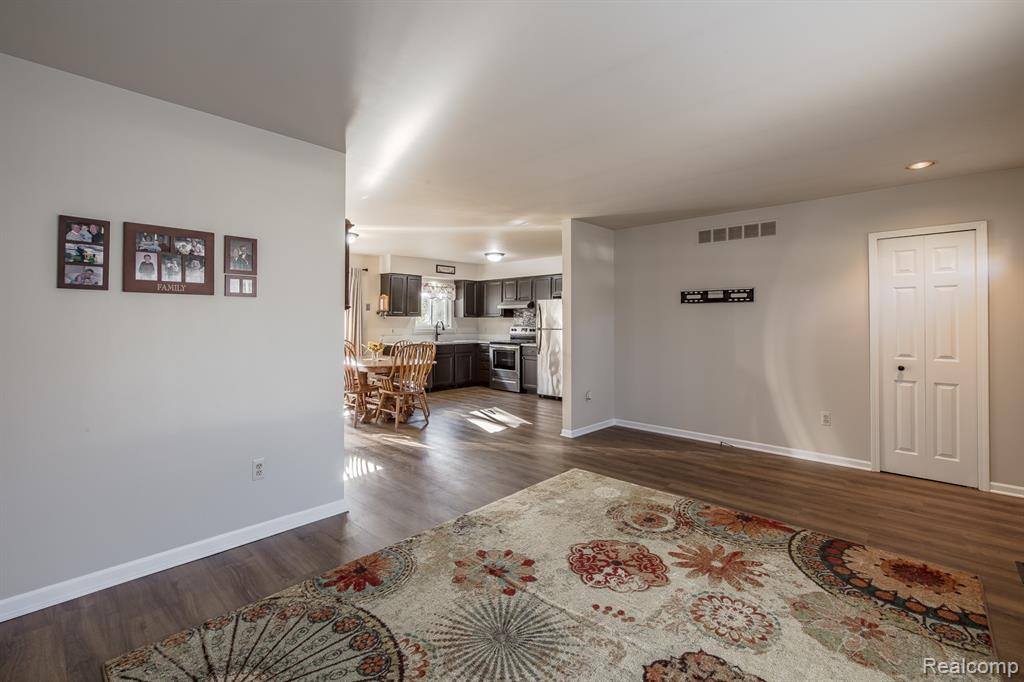 4771 Fiddle Avenue, Waterford, MI 48328 — Photo 6