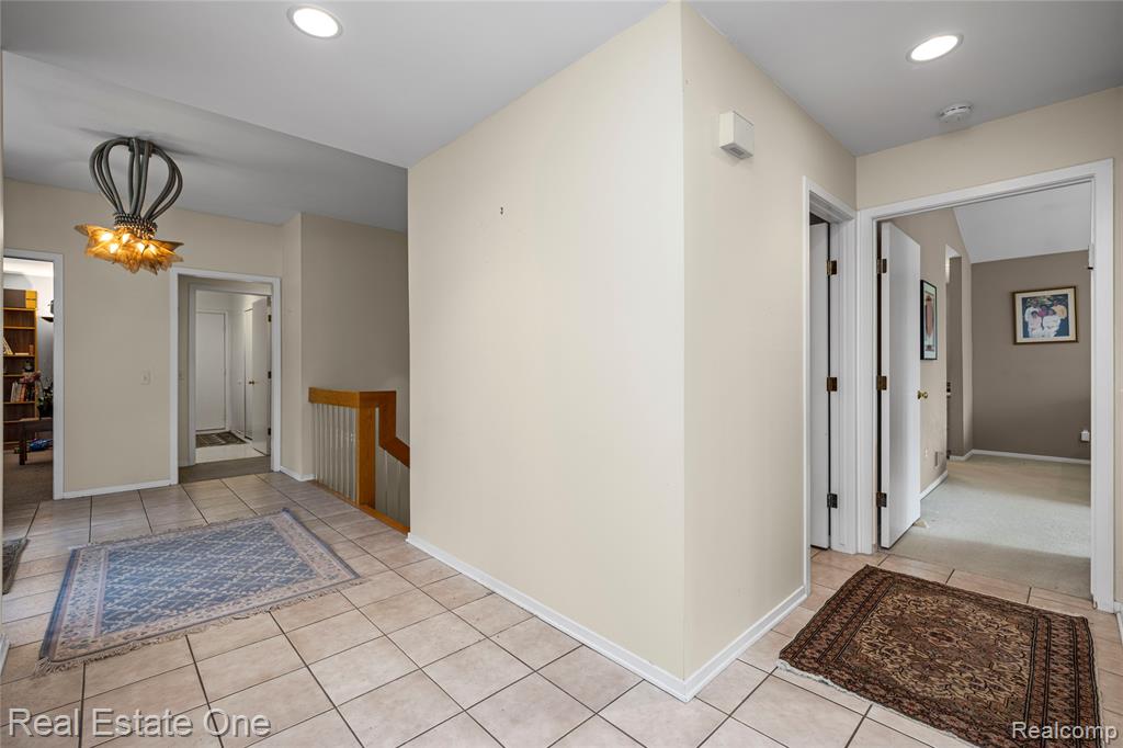 5000 Mirror Lake Court, 19, West Bloomfield, MI 48323 — Photo 8