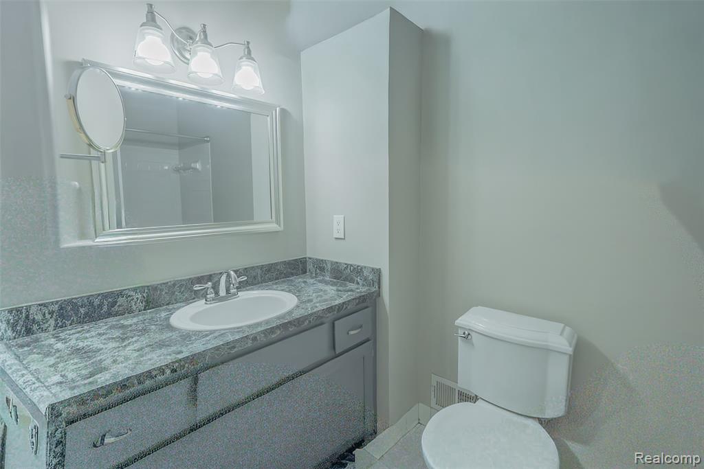 44613 New Hampshire Drive, Clinton Twp, MI 48038 — Photo 29