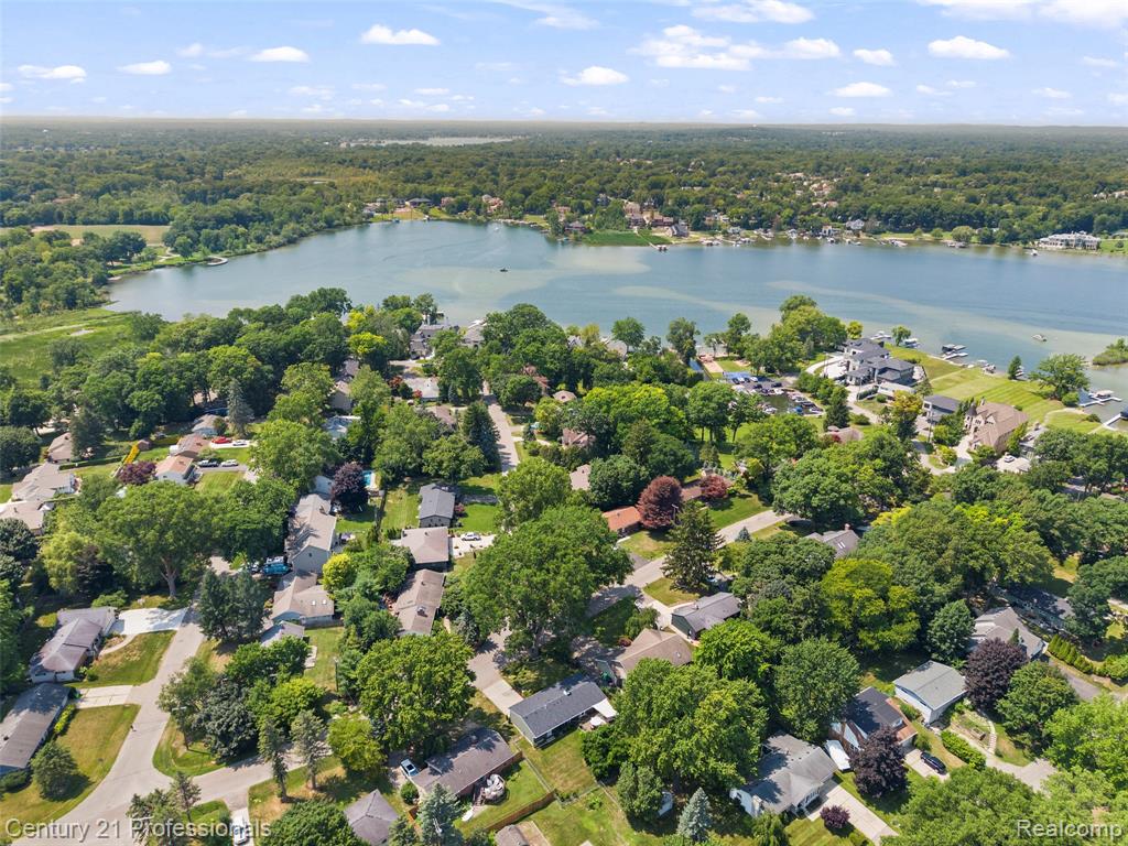 5135 Virgie Lane, West Bloomfield, MI 48324 — Photo 40
