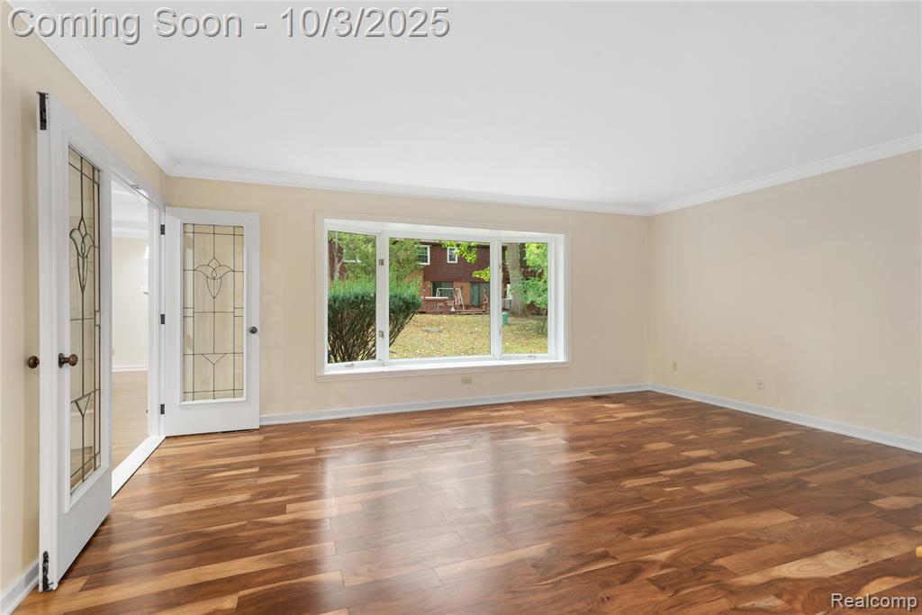 5130 Lake Bluff Rd, West Bloomfield, MI 48323 — Photo 14