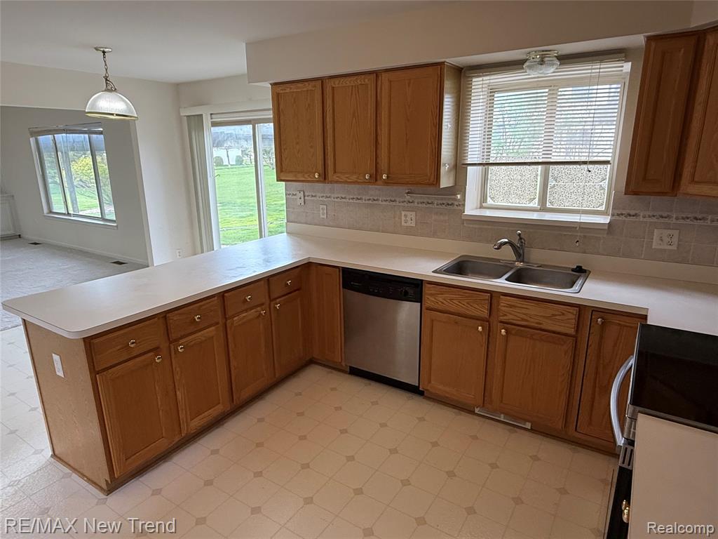 2399 MARQUIS Court, Ann Arbor, MI 48103 — Photo 6