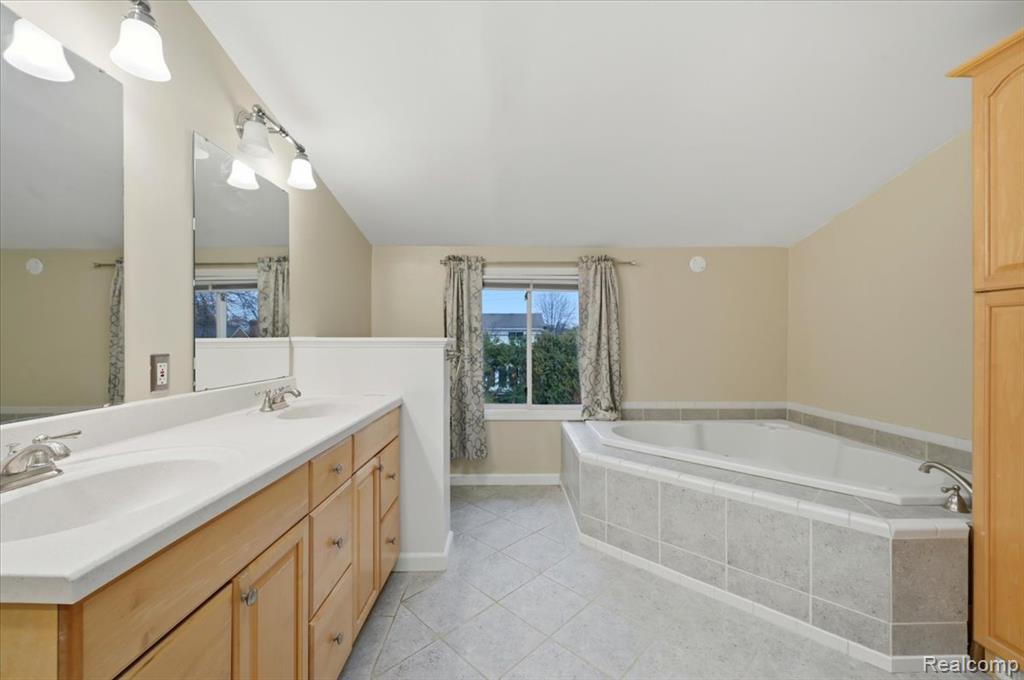 431 Colonial Court, Grosse Pointe Farms, MI 48236 — Photo 33