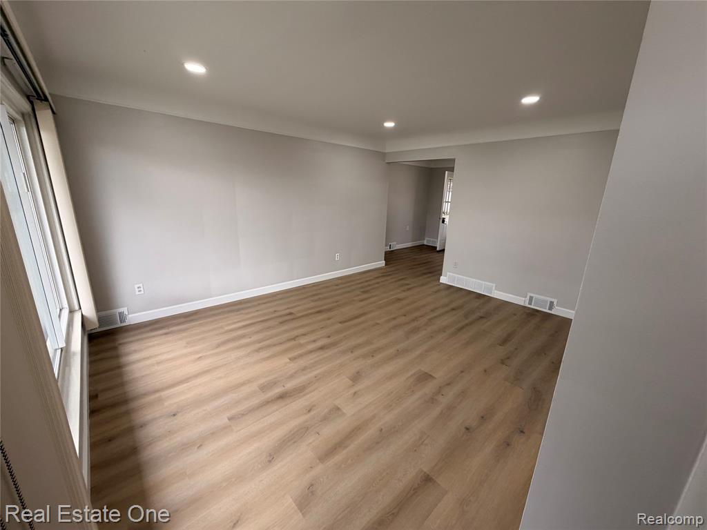 6582 Sterling Court, Garden City, MI — Photo 2