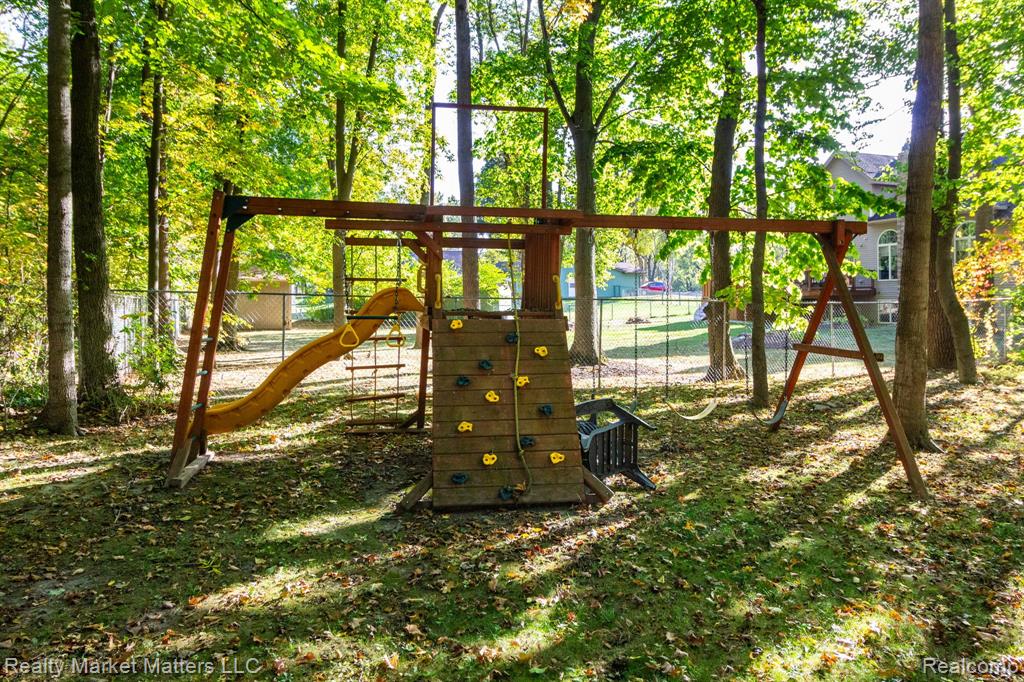 7505 Falling Leaf Court, Flushing, MI 48433 — Photo 37