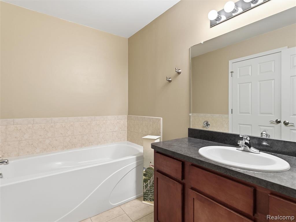 56696 Long Island Drive, Shelby Twp, MI 48316 — Photo 13