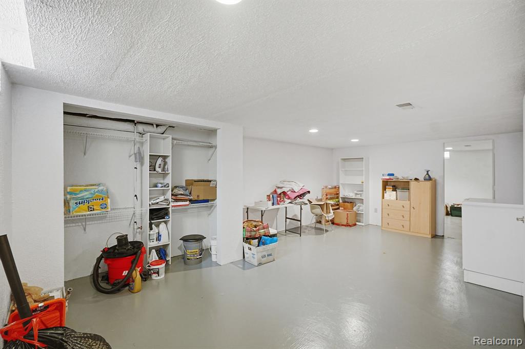 21525 Downing Street, Saint Clair Shores, MI 48080 — Photo 25