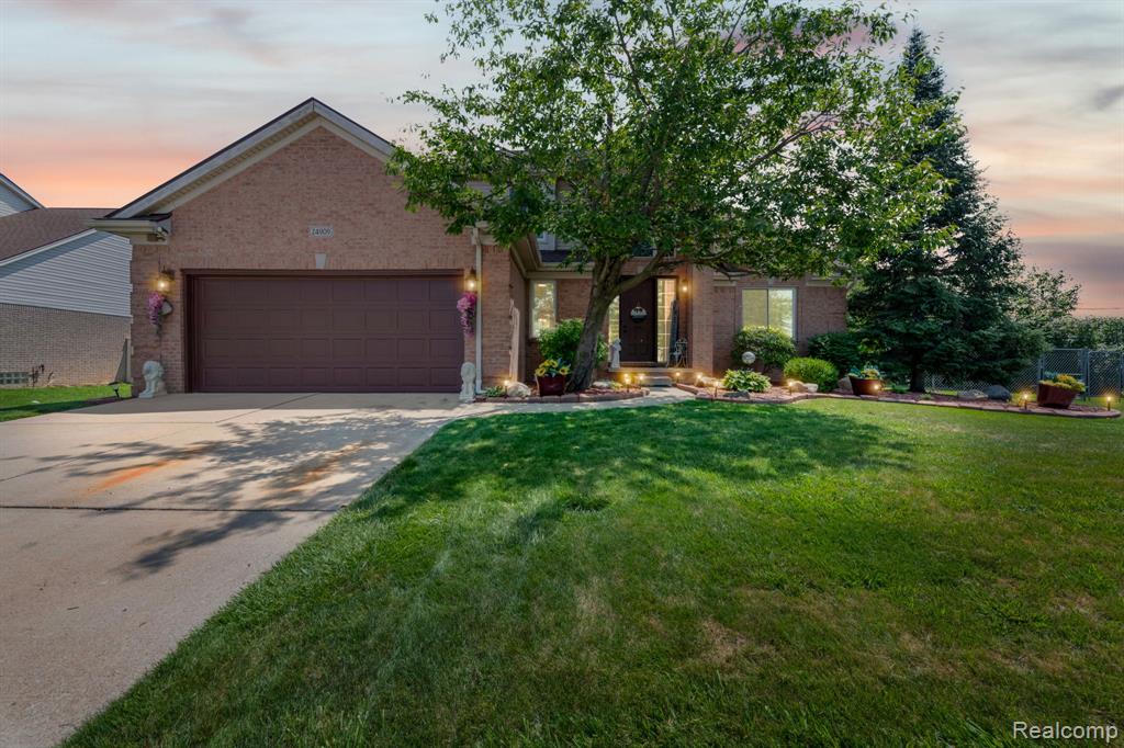 24909 Foxmoor Boulevard, Trenton, MI 48183