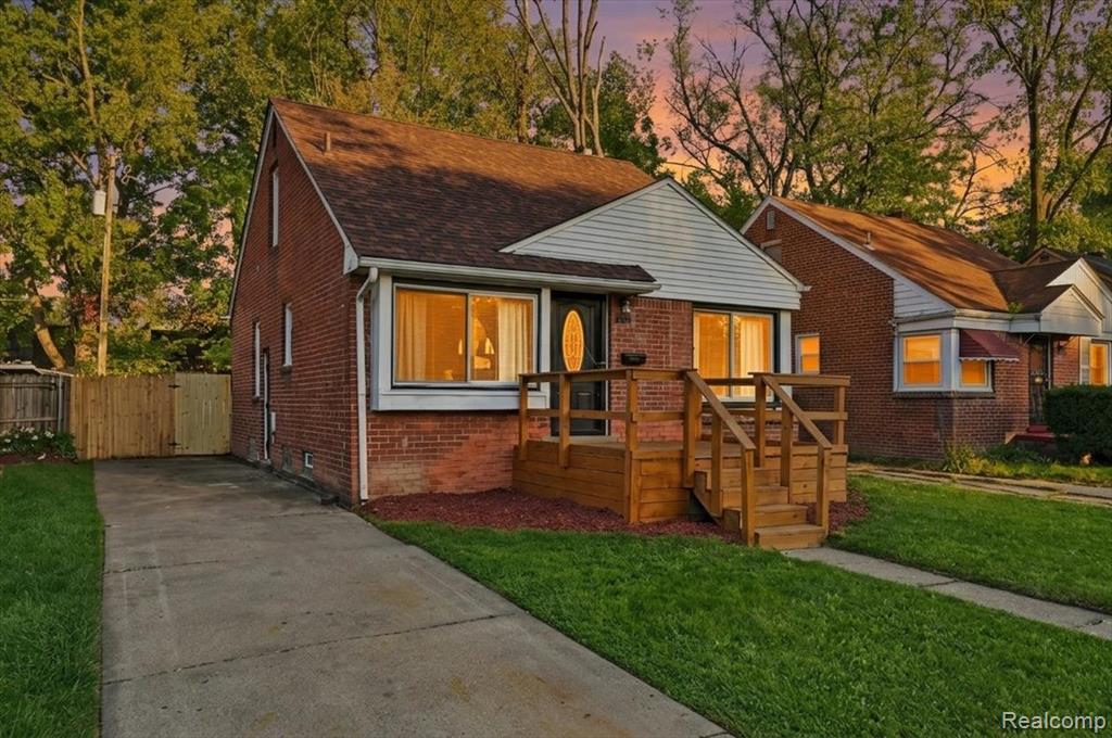 19940 Oakfield Street, Detroit, MI 48235