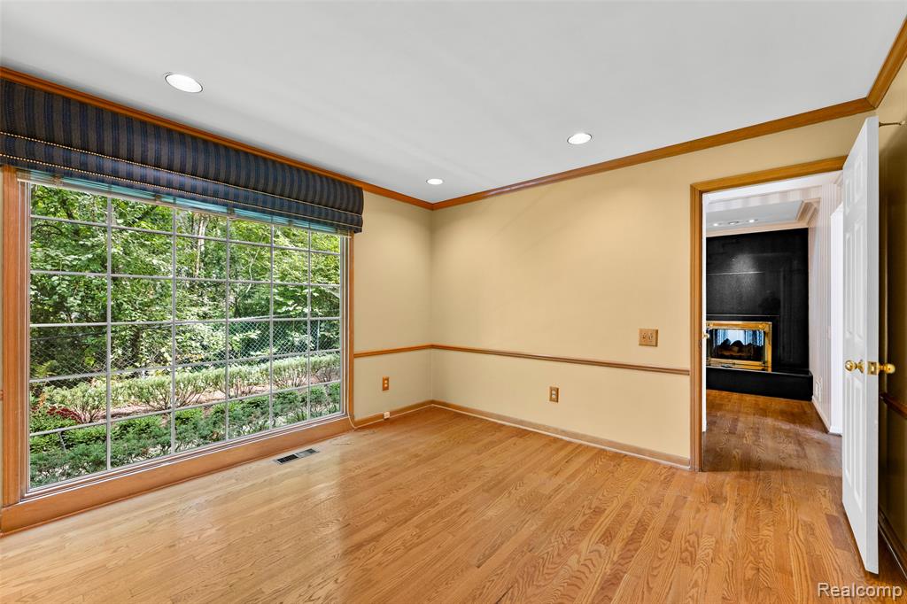 194 Charlevoix Avenue, Grosse Pointe Farms, MI 48236 — Photo 25