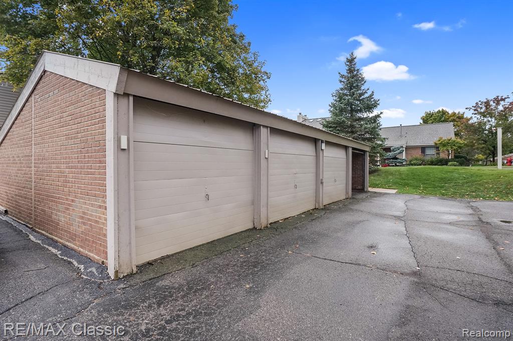 40041 CROSSWINDS, Novi, MI — Photo 39