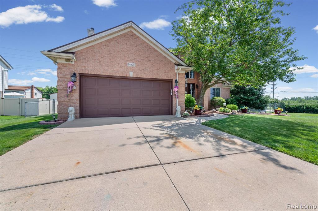 24909 Foxmoor Boulevard, Trenton, MI 48183 — Photo 3