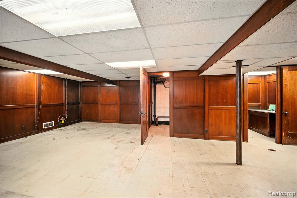 826 Shoreham Road, Grosse Pointe Woods, MI 48236 — Photo 25