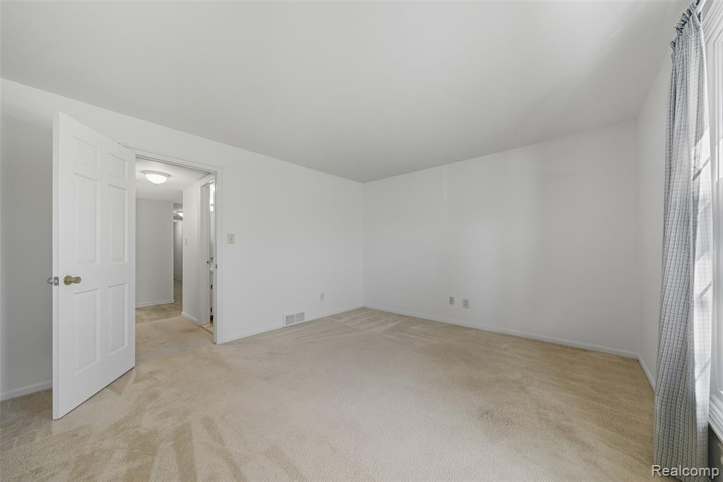 19710 W 13 Mile Road, 108, Beverly Hills, MI 48025 — Photo 29