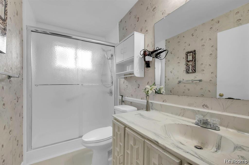 7518 Hazelton Street, Dearborn Heights, MI 48127 — Photo 13