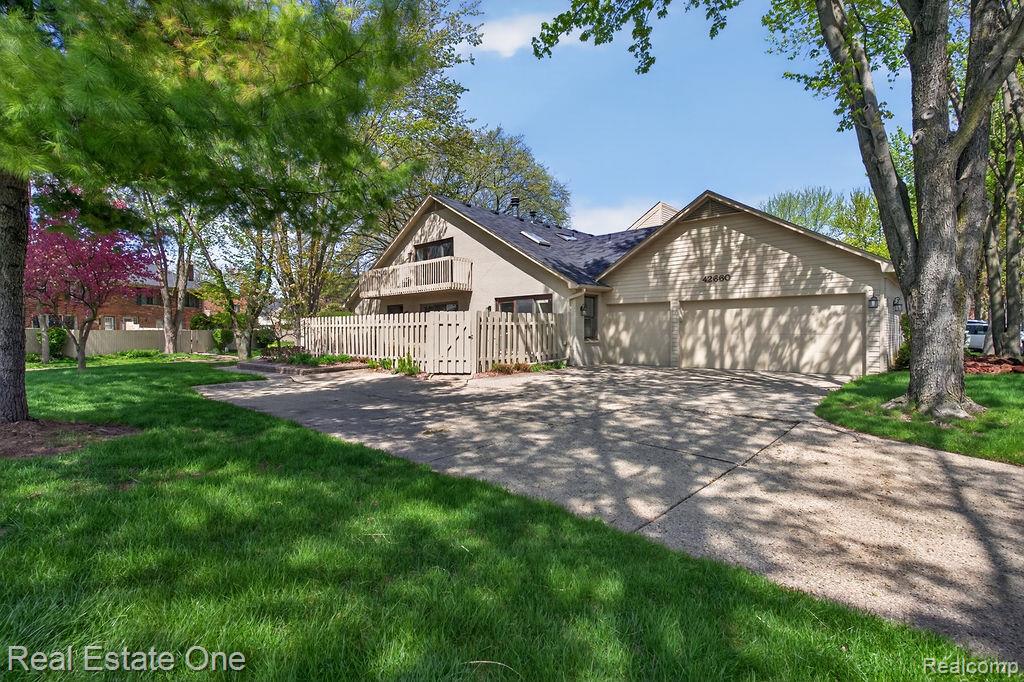 42660 Elizabeth Place, Clinton Twp, MI 48038 — Photo 2