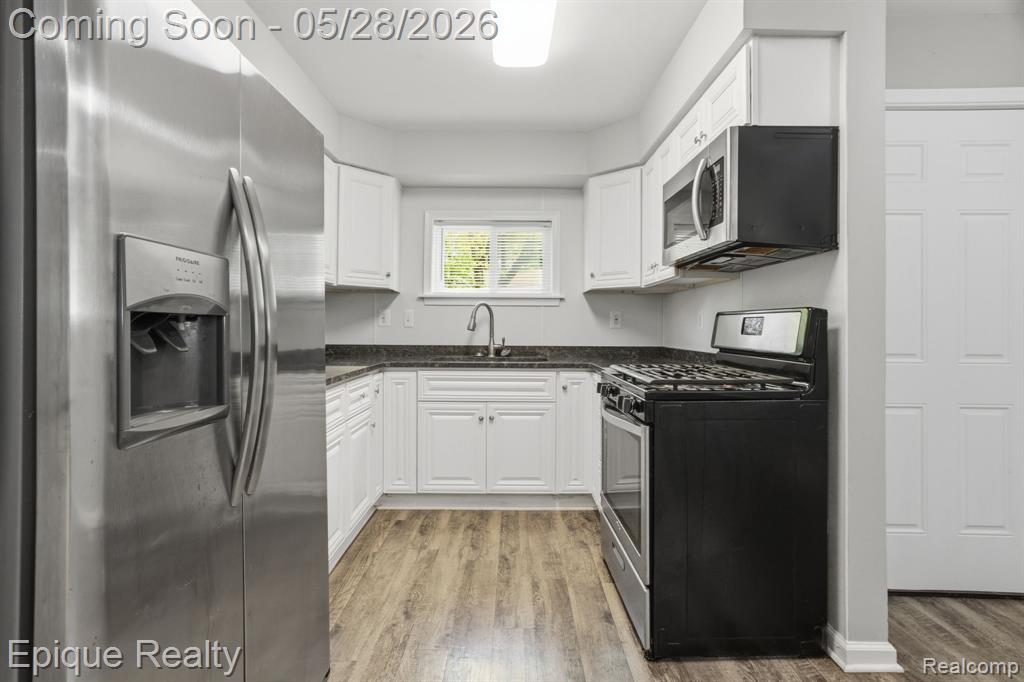 20506 Lancaster Street, Harper Woods, MI 48225 — Photo 8
