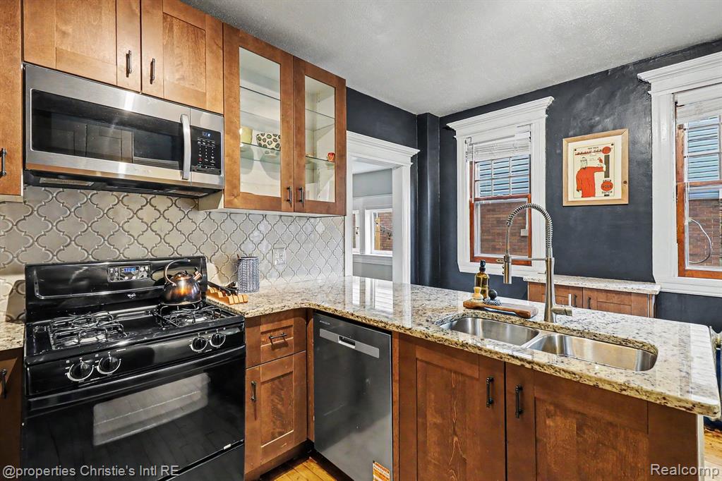 80 Glynn Court, Detroit, MI 48202 — Photo 11