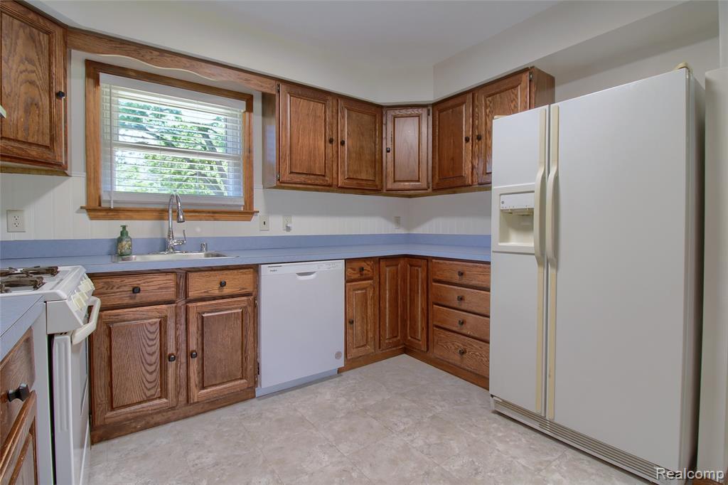 21515 Huron River Drive, New Boston, MI 48164 — Photo 14