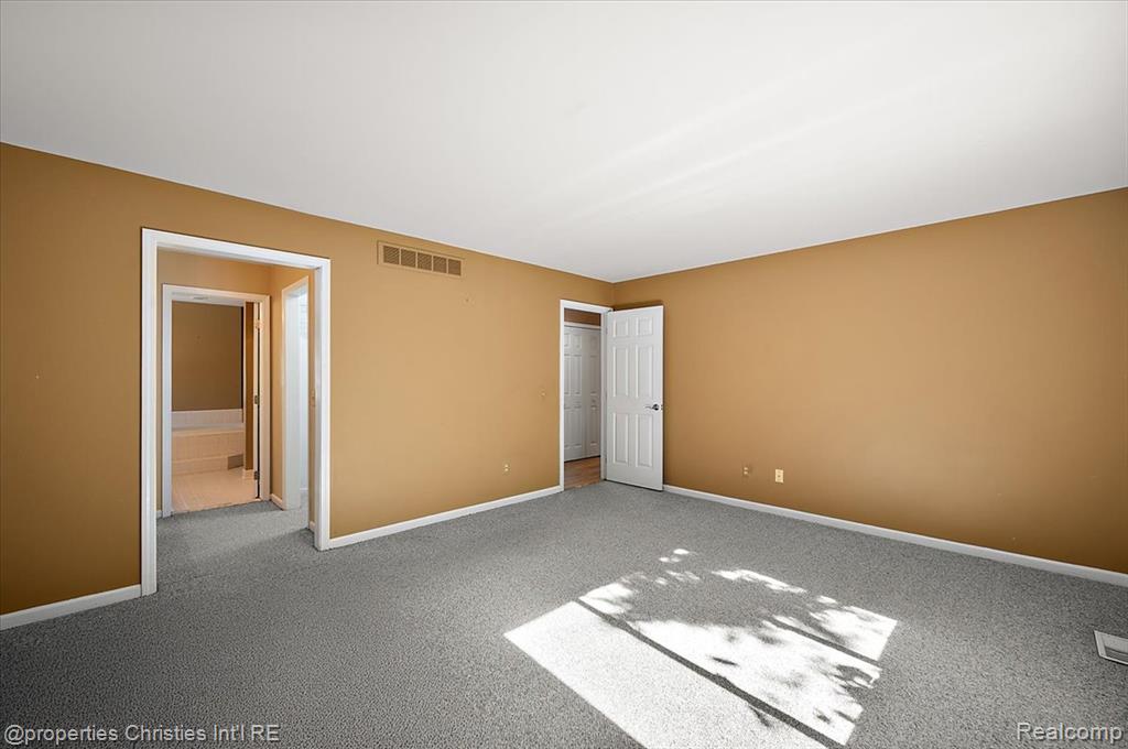 6835 High Ridge Road, West Bloomfield, MI 48324 — Photo 47