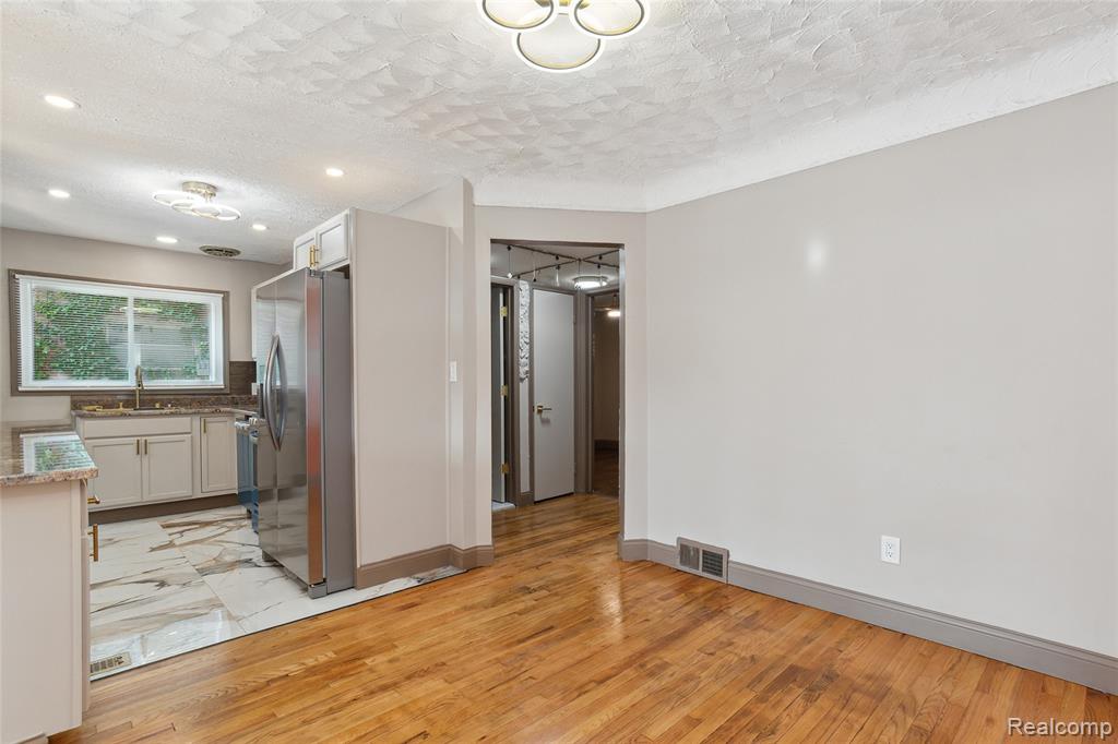 9585 Asbury Park, Detroit, MI 48227 — Photo 17