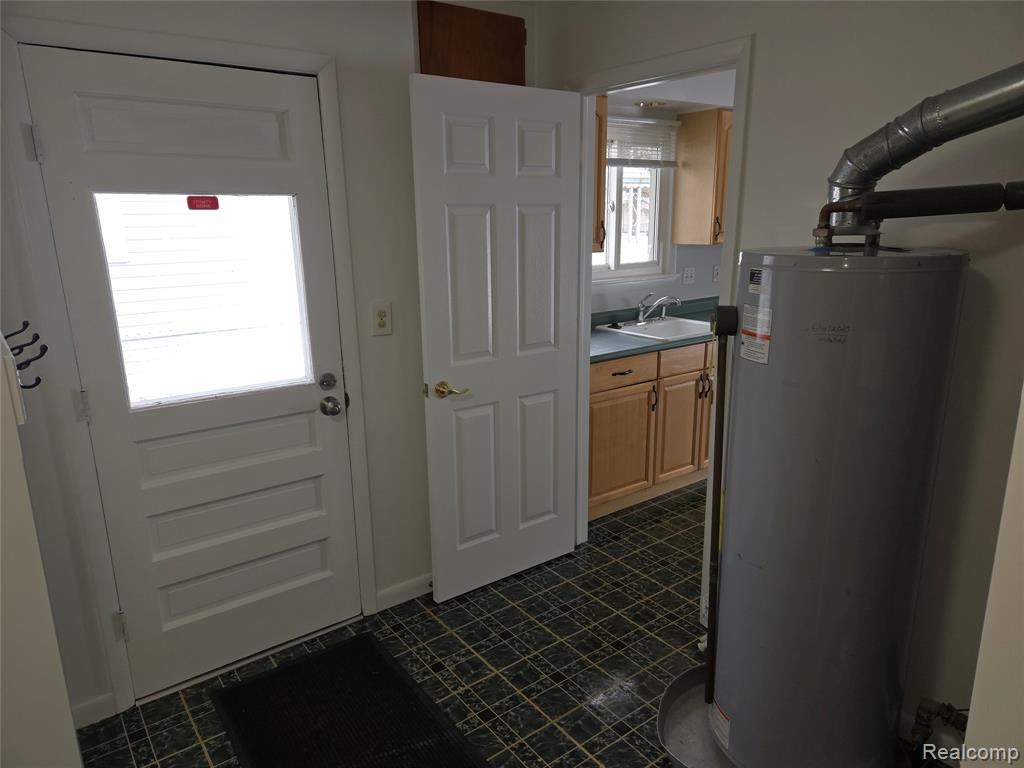 4694 Ziegler Street, Dearborn Heights, MI 48125 — Photo 17