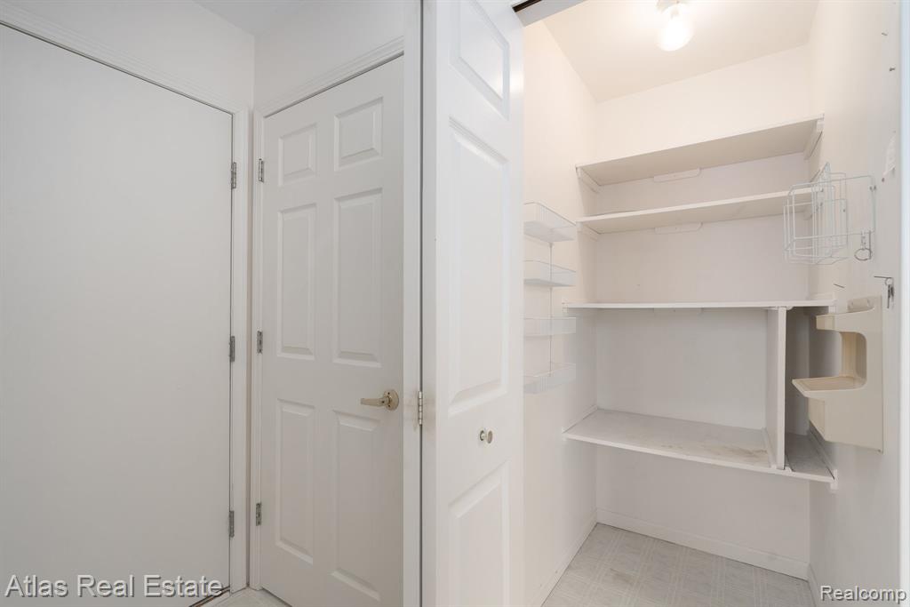 10200 Hawthorne Circle, Goodrich Vlg, MI — Photo 20