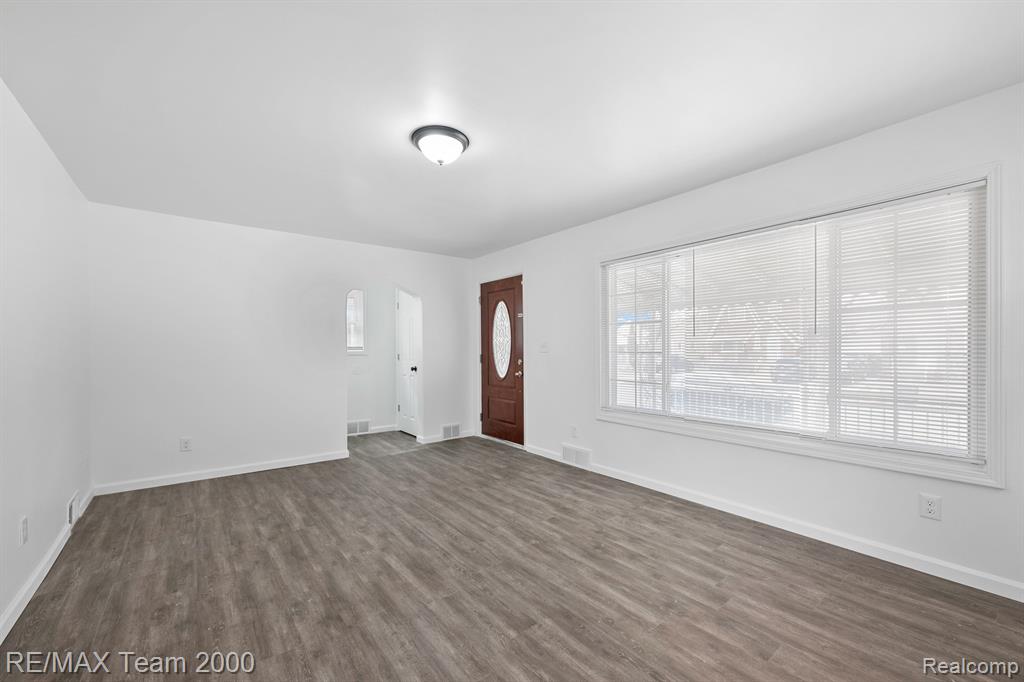 6446 CALHOUN Street, Dearborn, MI 48126 — Photo 3