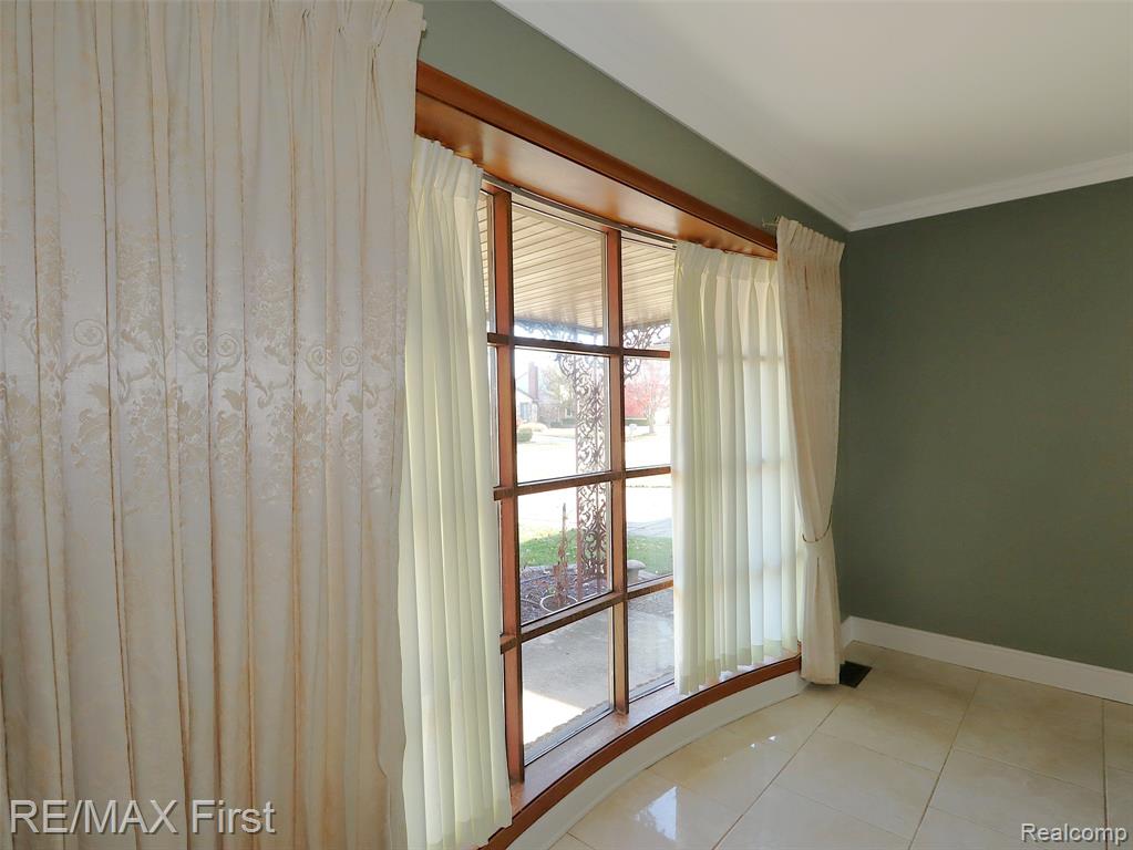 42429 Royal Lane, Clinton Twp, MI 48038 — Photo 18