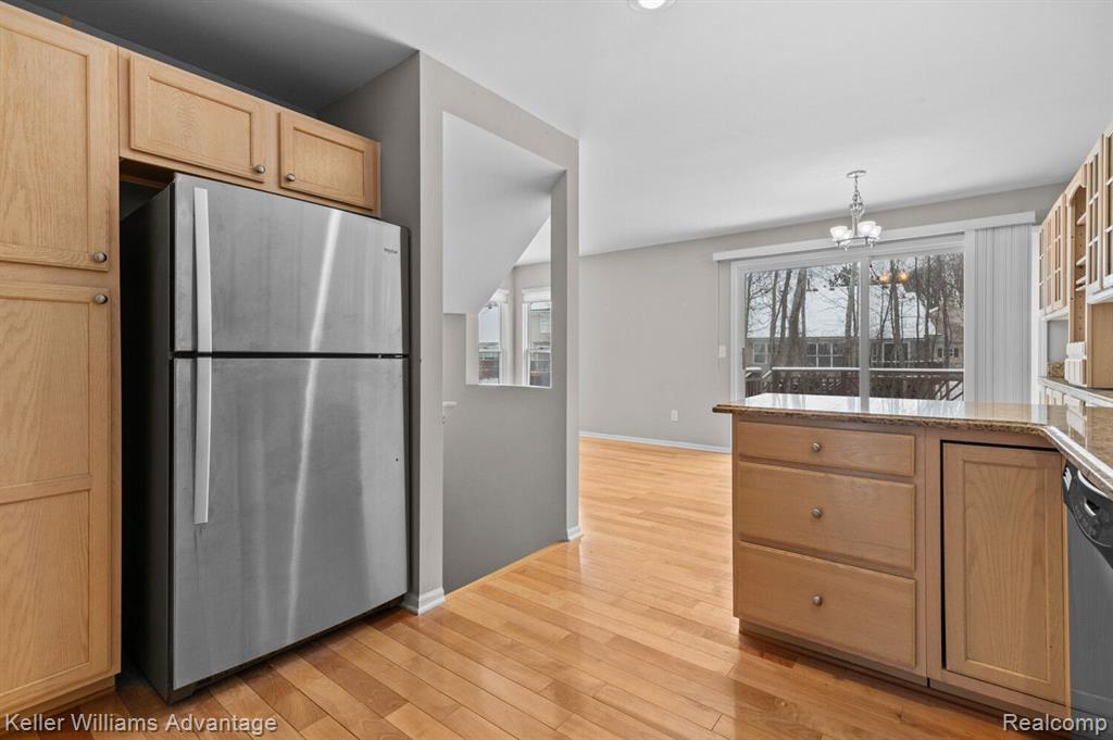 2527 PINE Drive, Wixom, MI 48393 — Photo 13