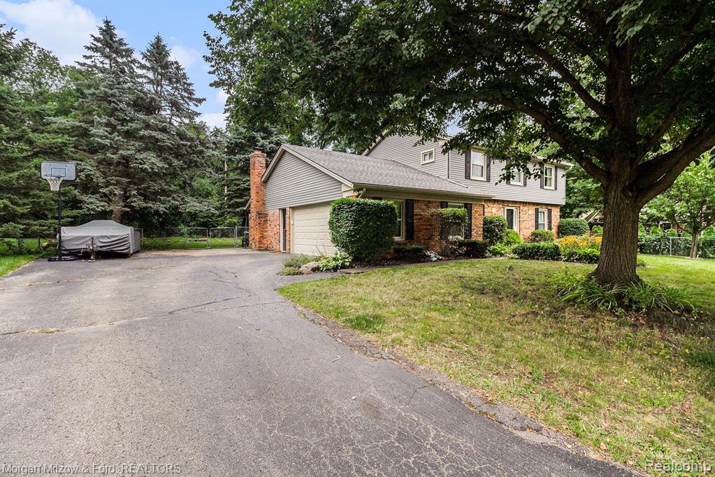 5010 Parview Drive, Clarkston, MI — Photo 2