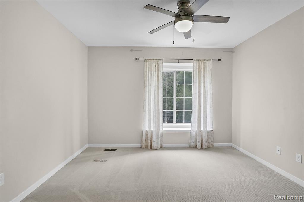 525 WINWOOD Circle, Walled Lake, MI 48390 — Photo 34