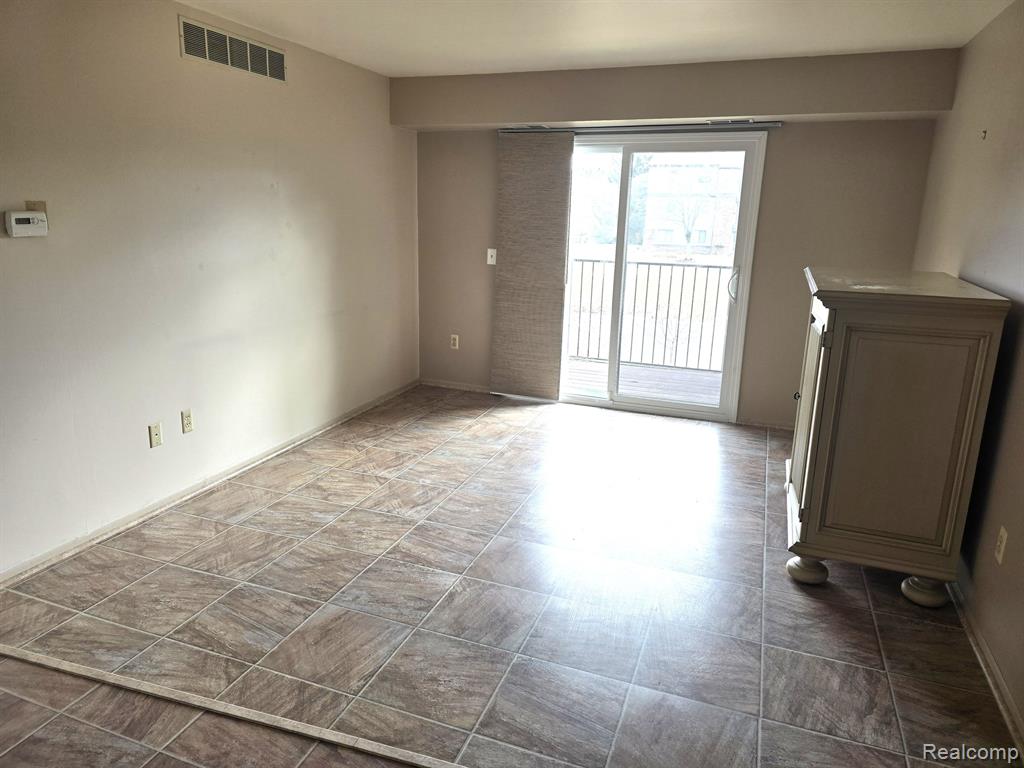 1472 W CHATEAU VERT (Unit H) Street, Ypsilanti, MI 48197 — Photo 2