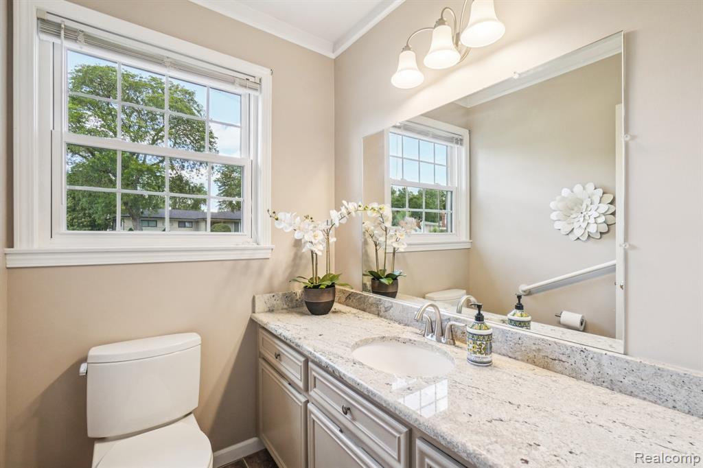 5372 Fieldcrest Drive, Shelby Twp, MI 48316 — Photo 5