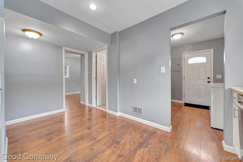 46 W MAPLEDALE Avenue, Hazel Park, MI 48030 — Photo 8