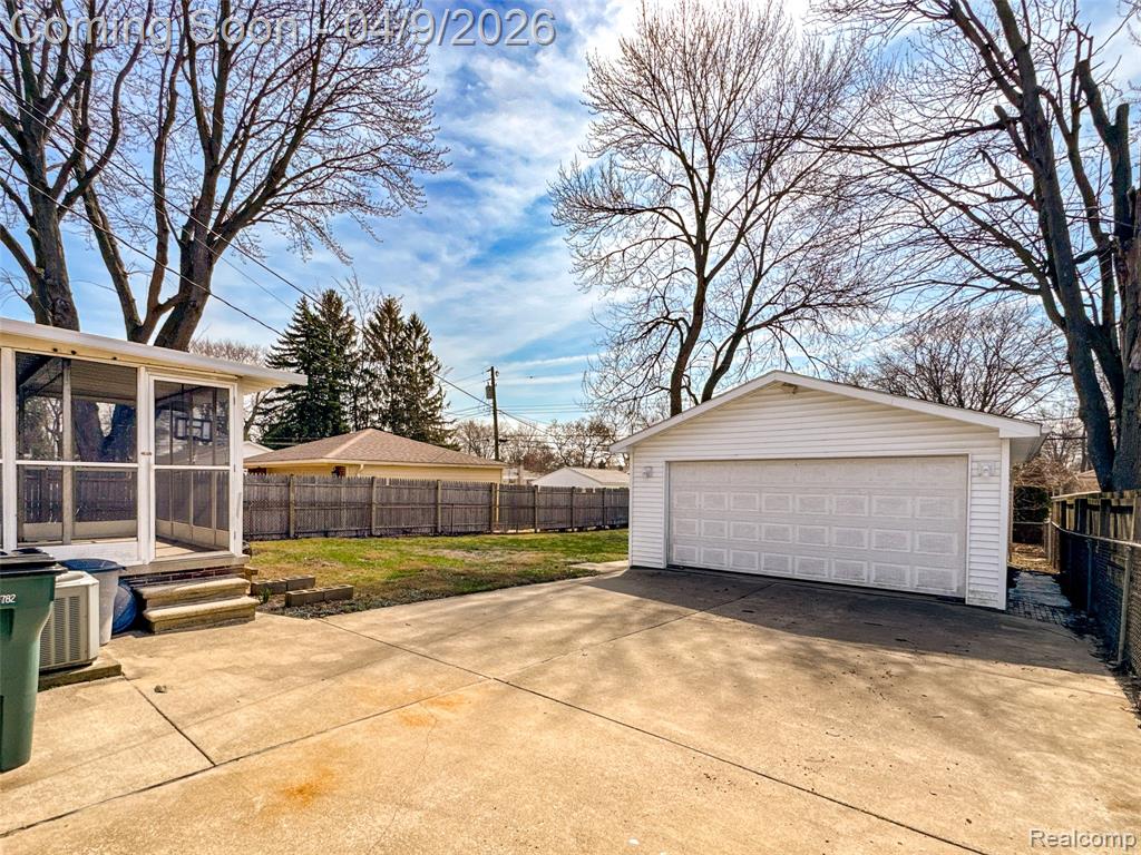 906 Englewood Avenue, Royal Oak, MI 48073 — Photo 26