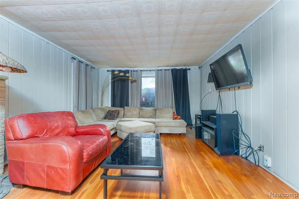 5985 Rowley Boulevard, Waterford, MI 48329 — Photo 8