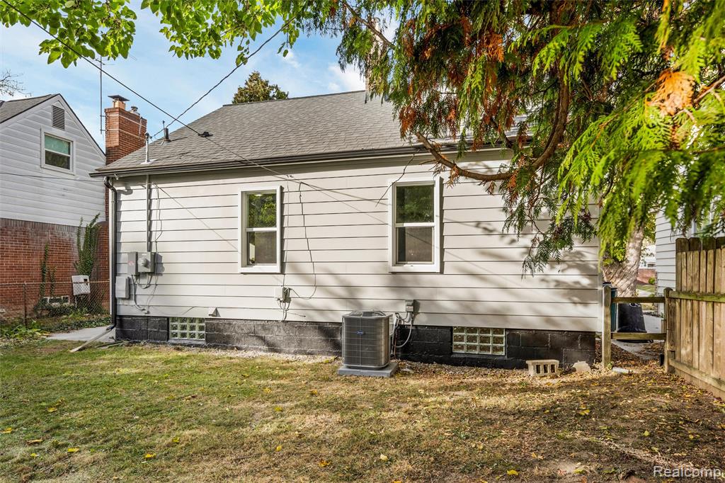 77 W Brickley Avenue, Hazel Park, MI 48030 — Photo 24