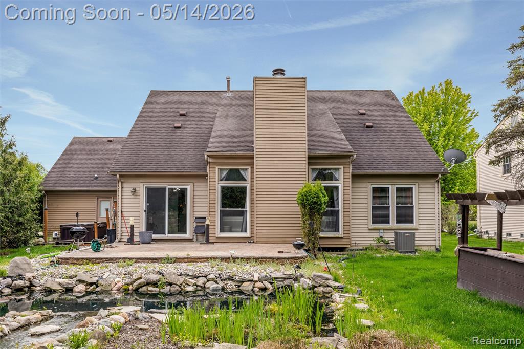 27526 Bridle Hills Drive, Farmington, MI 48336 — Photo 38
