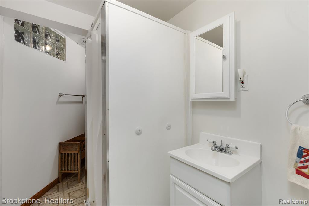 4121 CRYSTAL Street, West Bloomfield, MI 48323 — Photo 36