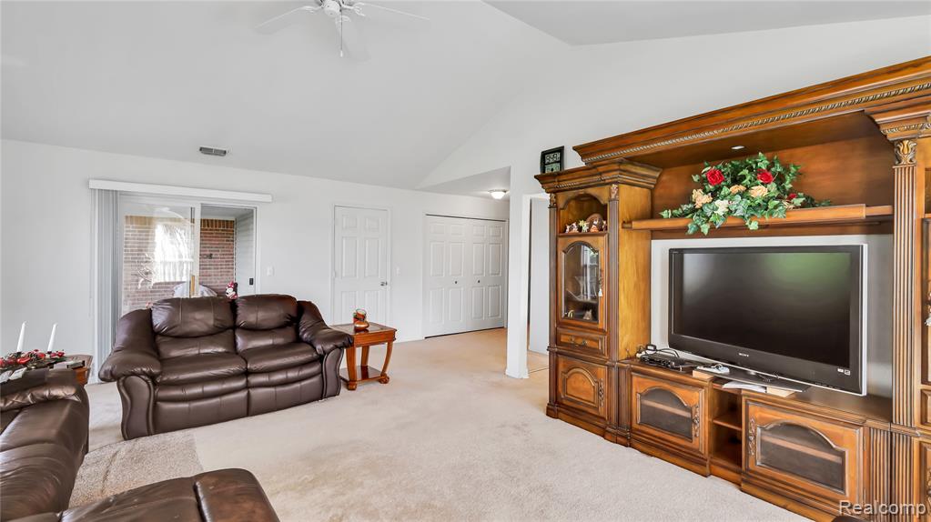 51817 Lionel Lane, Chesterfield, MI — Photo 6