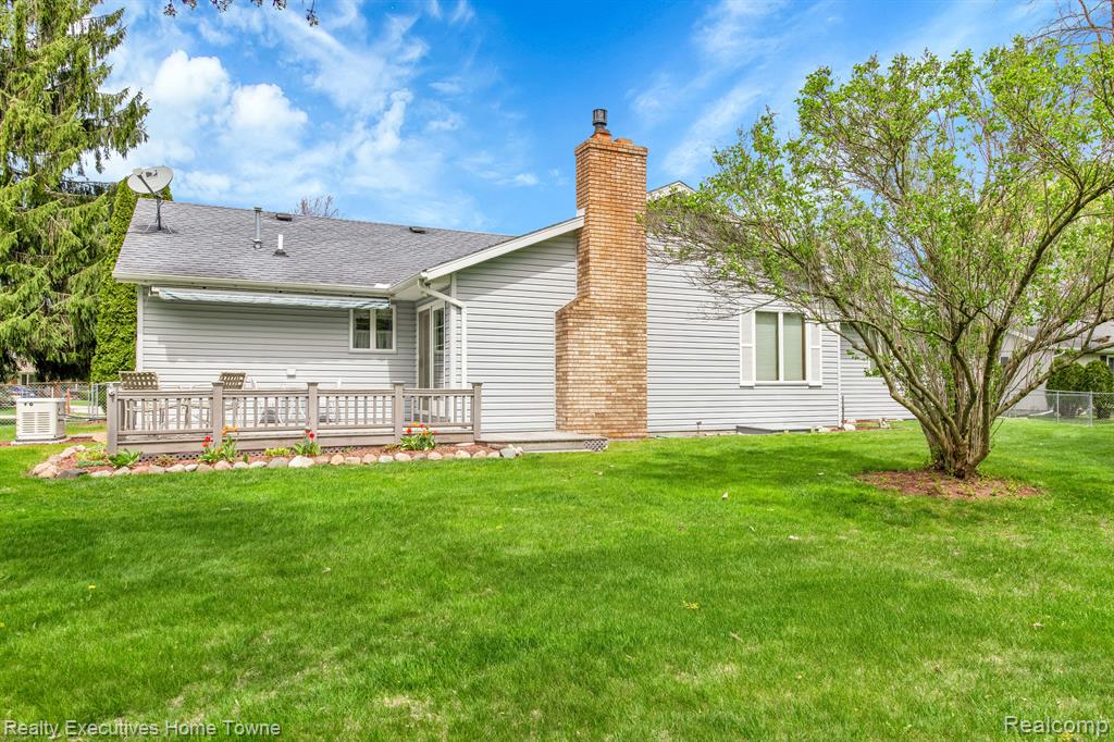4681 BUCKINGHAM Drive, Port Huron, MI 48060 — Photo 27
