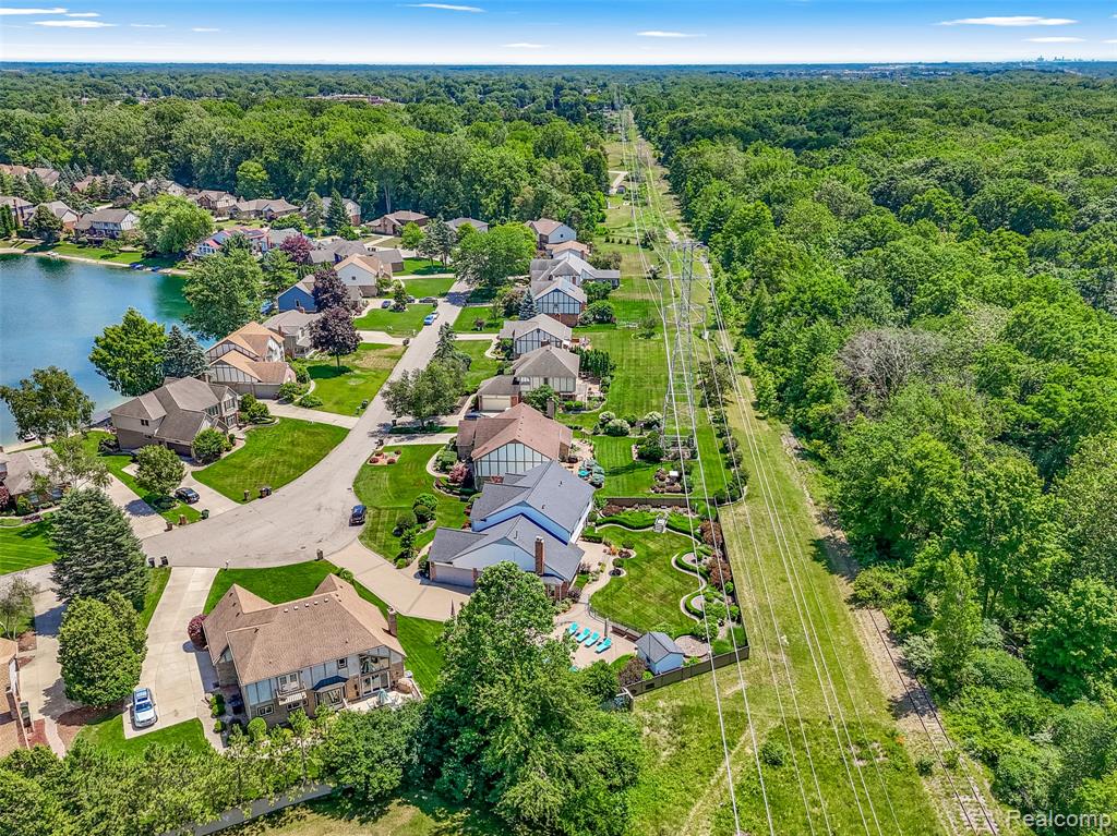 48367 Lake Valley Drive, Shelby Twp, MI 48317 — Photo 62